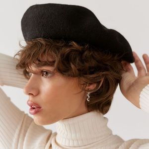 NEW! Urban Outfitters UO Black Felt Beret